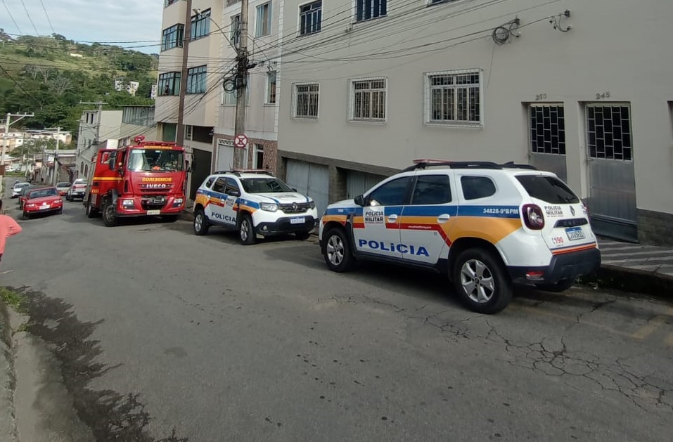 Vídeo: apartamento pega fogo na Rua Amadeu Boza Centro de Santos Dumont